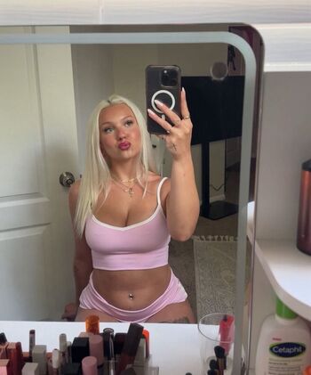 Full leaked Kyliepeach private onlyfans photo