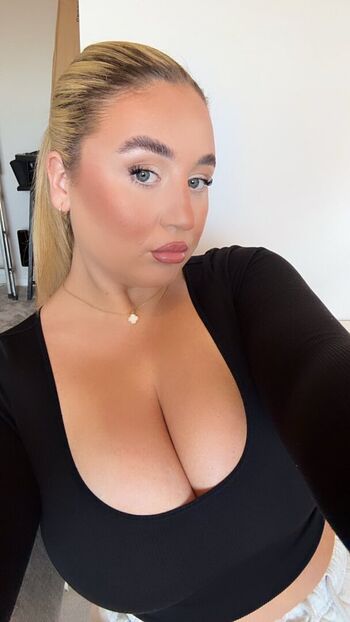 Full leaked L u c i f a i r private onlyfans photo