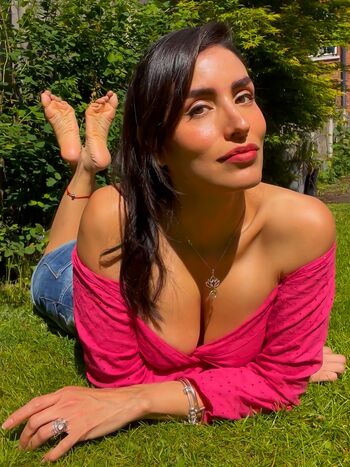 Full leaked La layana rous page private onlyfans photo