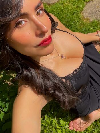Full leaked La layana rous page private onlyfans photo