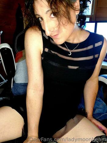 Full leaked Ladymoonbeam private onlyfans photo