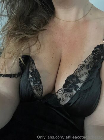 lafilleacotedecheztoi