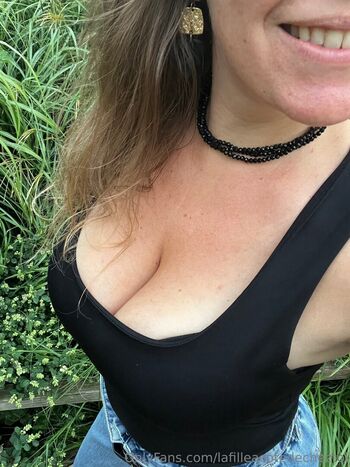 lafilleacotedecheztoi