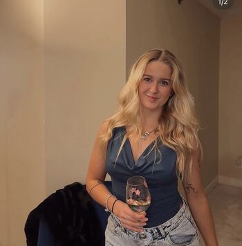 Full leaked Lara heames private onlyfans photo