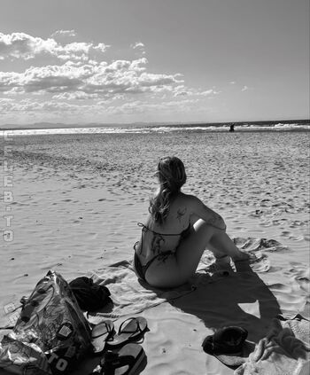 Full leaked Lara mde private onlyfans photo
