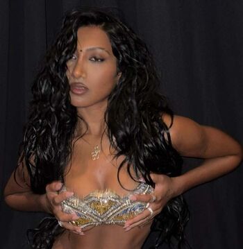 LARA RAJ / lararajj (member of KATSEYE)