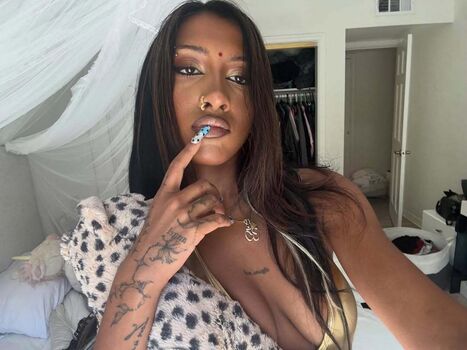 Full leaked Lara raj page private onlyfans photo