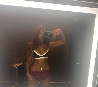 Full leaked Lara raj page private onlyfans photo