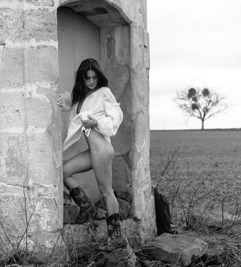 Lara Valentina Mountain