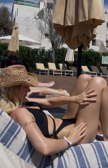 Full leaked Laramarix private onlyfans photo