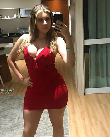 Full leaked Laramellos private onlyfans photo