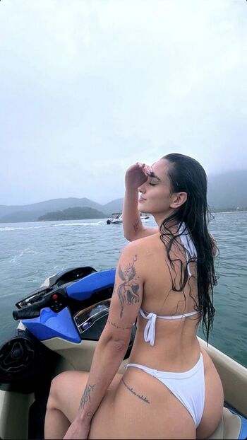 Full leaked Larinha private onlyfans photo