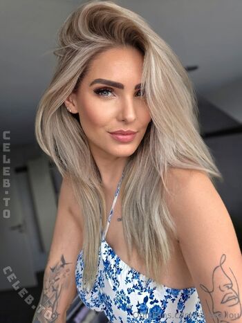 Full leaked Larissa lou private onlyfans photo