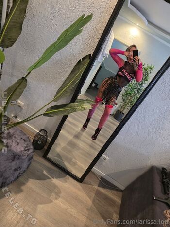 Full leaked Larissa lou private onlyfans photo