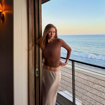 Full leaked Larsen thompson private onlyfans photo