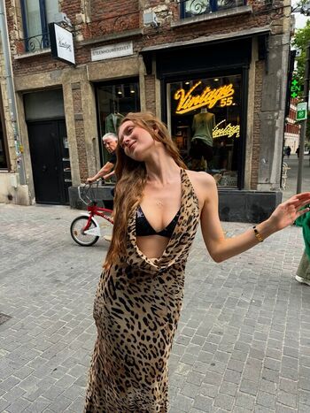 Full leaked Larsen thompson page private onlyfans photo