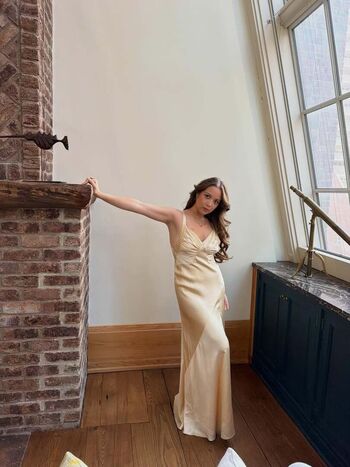 Full leaked Laufey lin private onlyfans photo