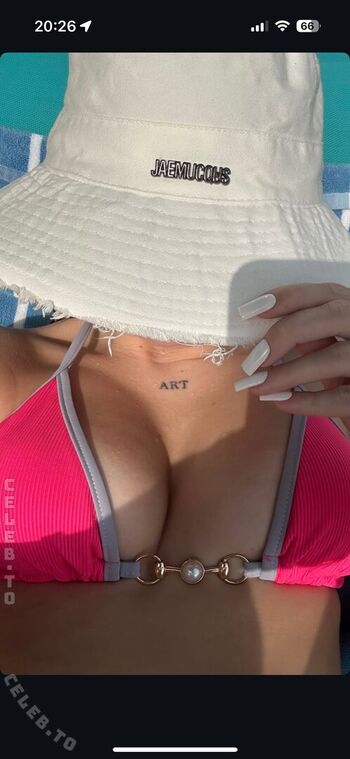 Full leaked Lauraaasmk private onlyfans photo