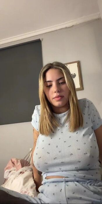 Full leaked Lauraalguaciil private onlyfans photo