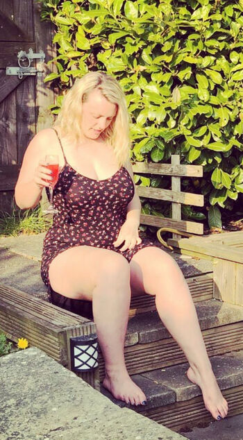 Full leaked Lauracurvemodel private onlyfans photo