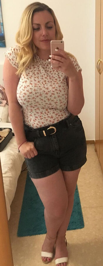 Full leaked Lauracurvemodel private onlyfans photo