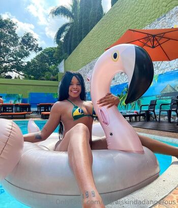 lauraiskindadangerous