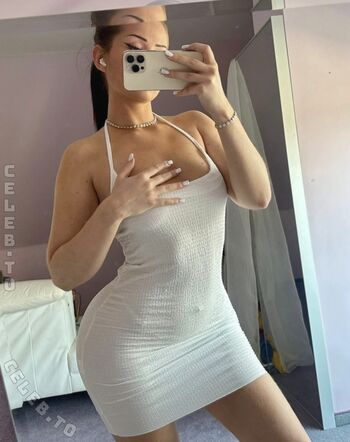 Full leaked Lauralianajane private onlyfans photo