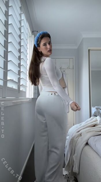 Lauramjj_