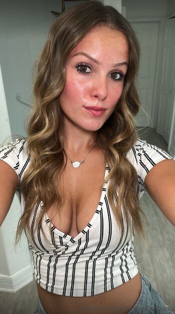 Full leaked Laurascottxoxo private onlyfans photo
