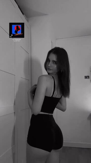 Full leaked Lauratgnv private onlyfans photo