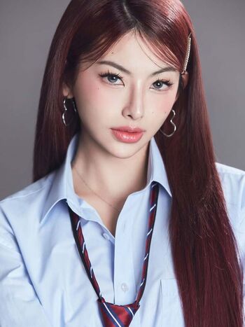 Laurensia Ineke Lrnsiakke ????????