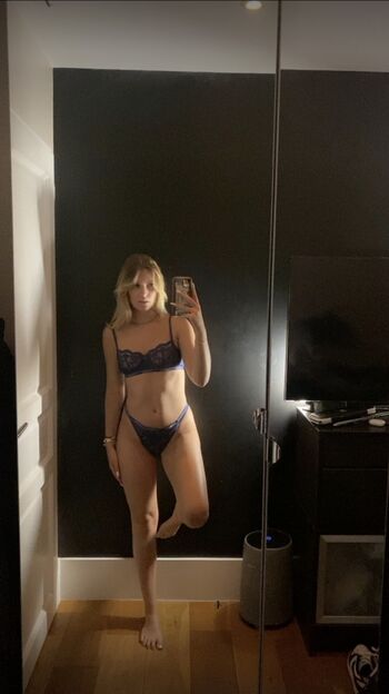 Full leaked Lauriefvr private onlyfans photo