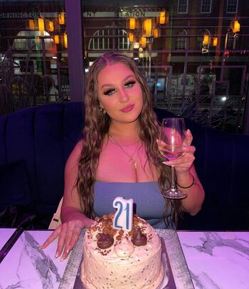 Full leaked Laurraaa m page private onlyfans photo