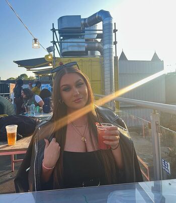 Full leaked Laurraaa m page private onlyfans photo