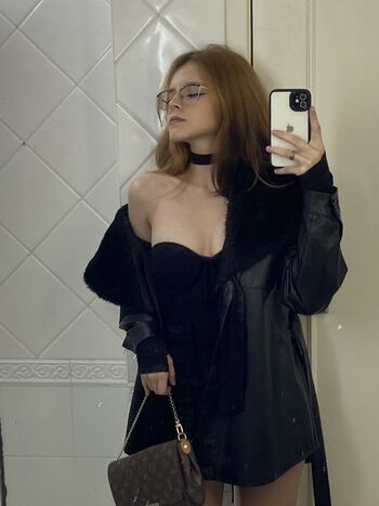 Full leaked Lavifiorio private onlyfans photo