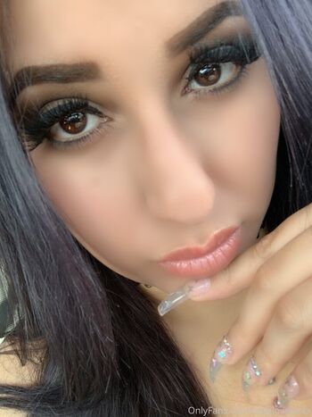 Full leaked Laylalovelyxxx private onlyfans photo