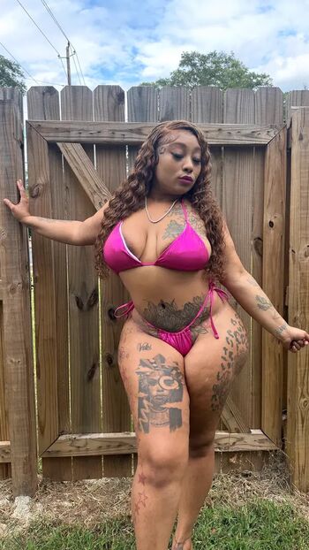 Full leaked Laylaredcakes private onlyfans photo
