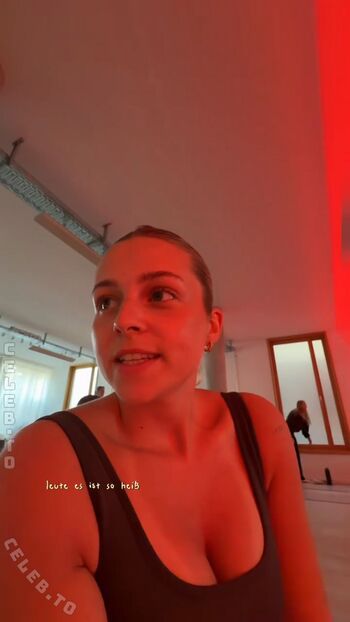 Full leaked Lea breuer page private onlyfans photo