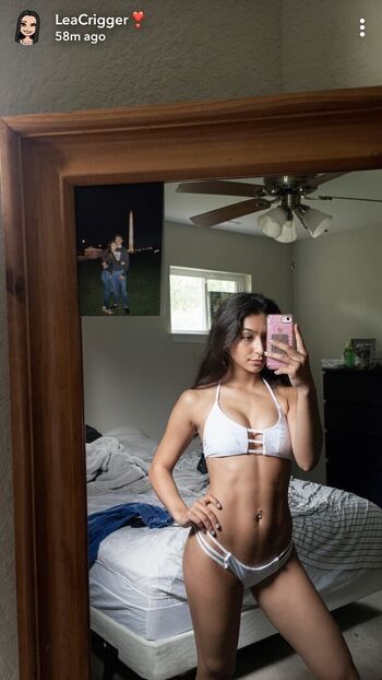 Full leaked Lea crigger page private onlyfans photo