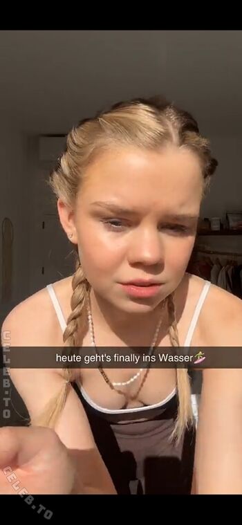 Full leaked Lea peach  page private onlyfans photo