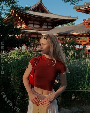 Full leaked Lea peach  page private onlyfans photo