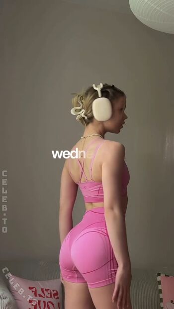 Full leaked Lea peach  page private onlyfans photo