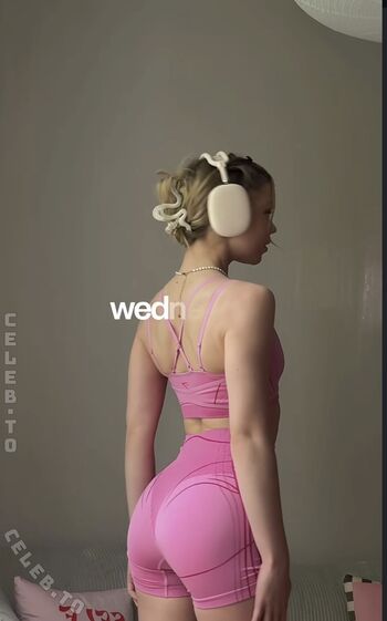 Full leaked Lea peach  page private onlyfans photo