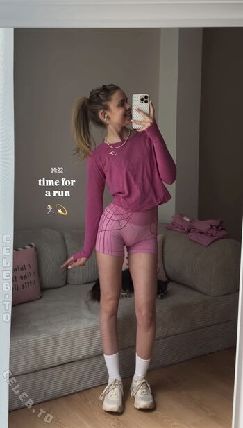 Full leaked Lea peach  page private onlyfans photo