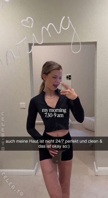 Full leaked Lea peach  page private onlyfans photo