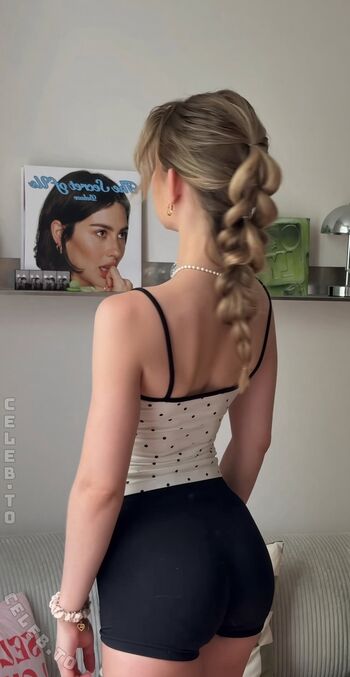 Full leaked Lea peach  page private onlyfans photo