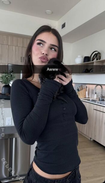 Full leaked Leah halton page private onlyfans photo