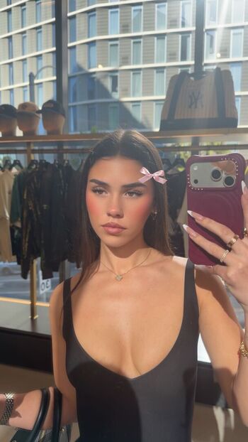 Full leaked Leah halton page private onlyfans photo