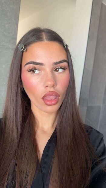 Full leaked Leah halton page private onlyfans photo