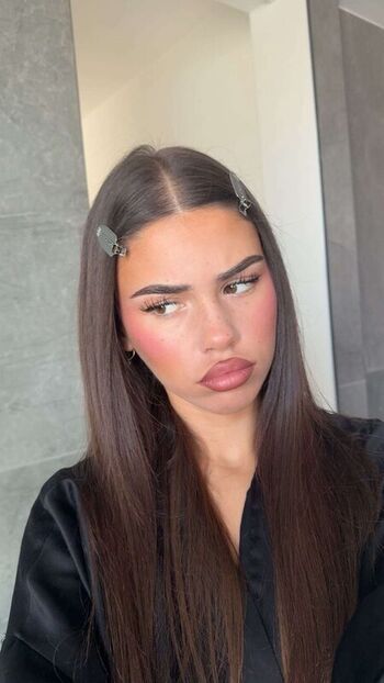 Full leaked Leah halton page private onlyfans photo